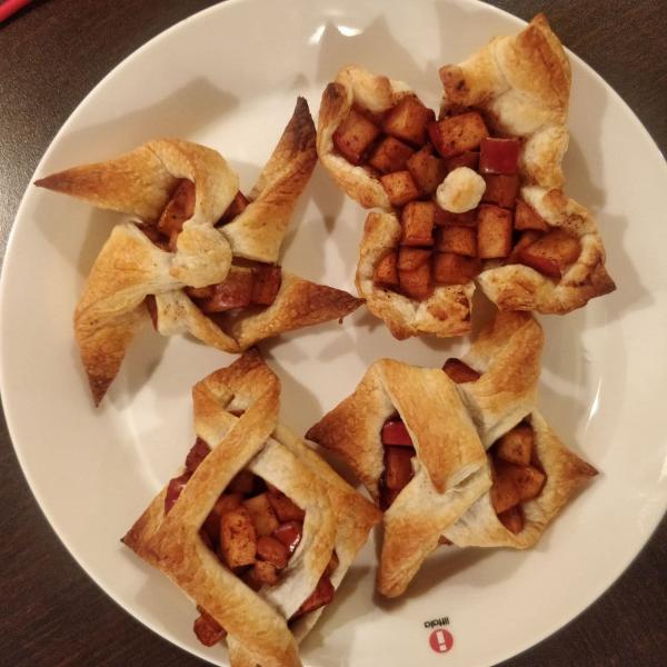 Puff pastries in different shapes, filled with cinnamon apples